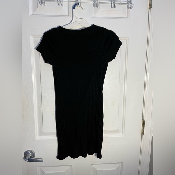 Black dress - Picture 4 of 4